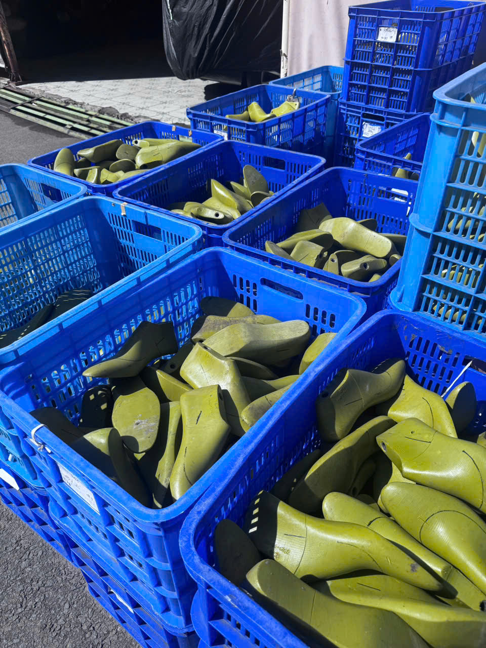 Thu gom phế liệu định kỳ khu chế xuất